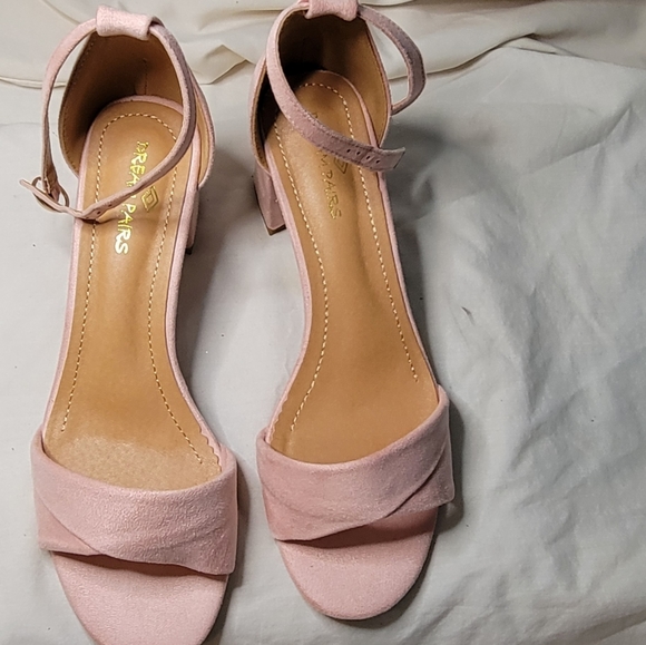 Pink 2 inch heels. - Picture 2 of 4